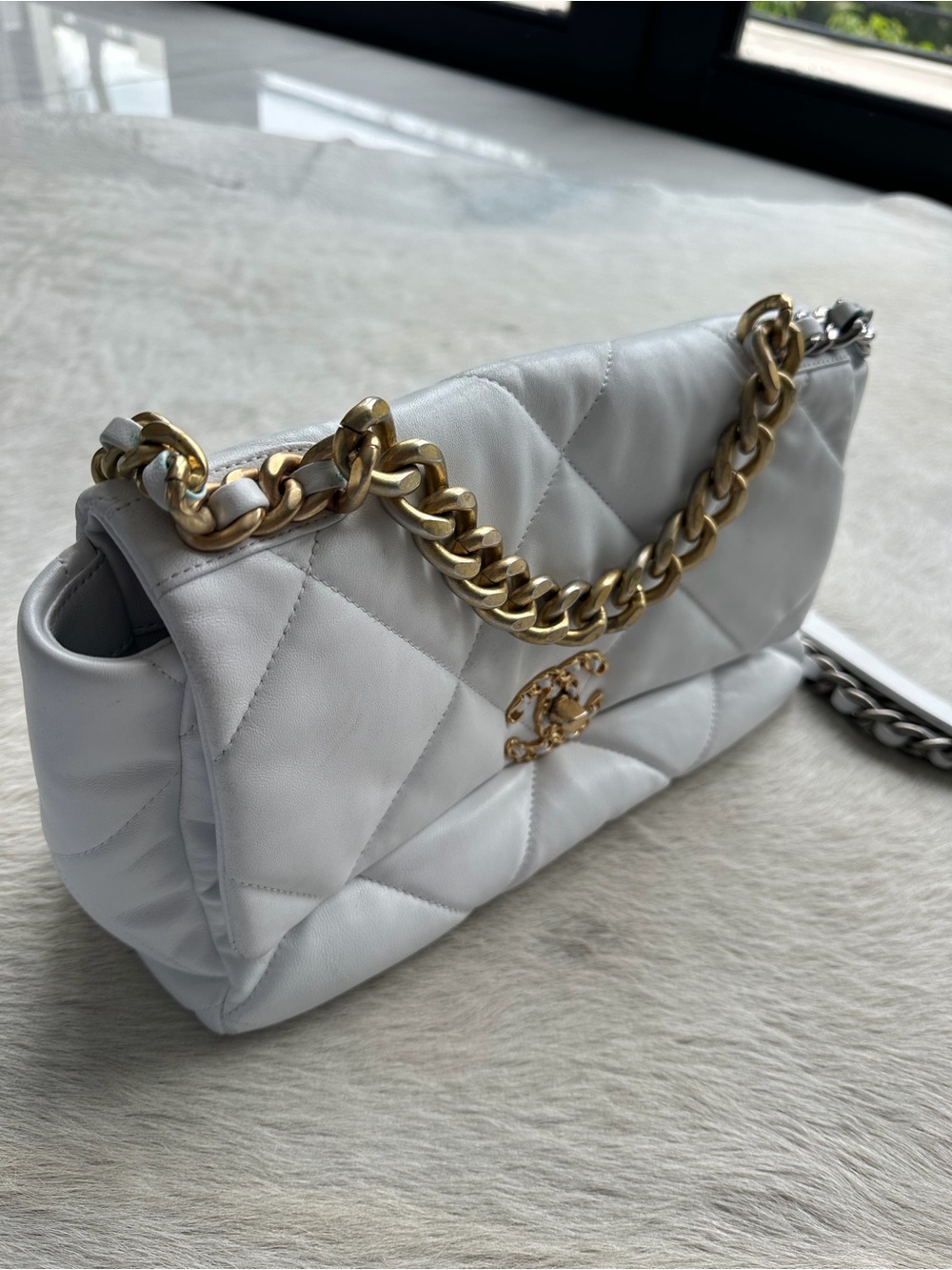 CHANEL White Quilted Leather Shoulder Bag with Mixed Gold and Silver Chain Strap - Picture 9 of 9